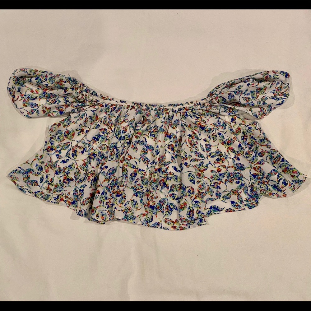 Bloomingdales Aqua flowy crop top size medium